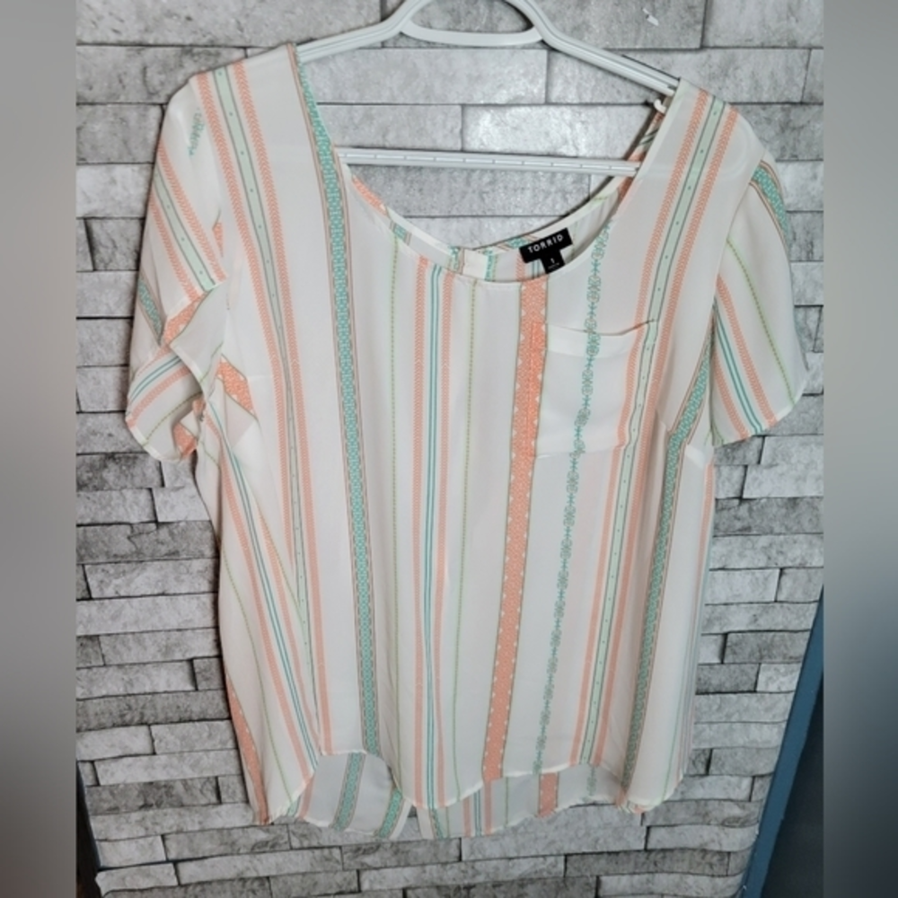 Torrid‎ Size 1 sheer button down back Blouse